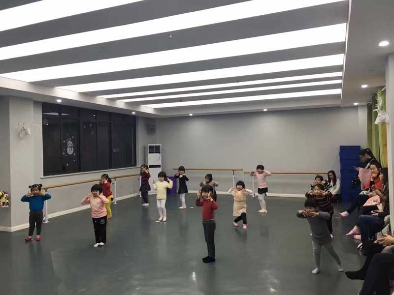 舞蹈房裝修時(shí)，舞蹈地膠該如何選擇？